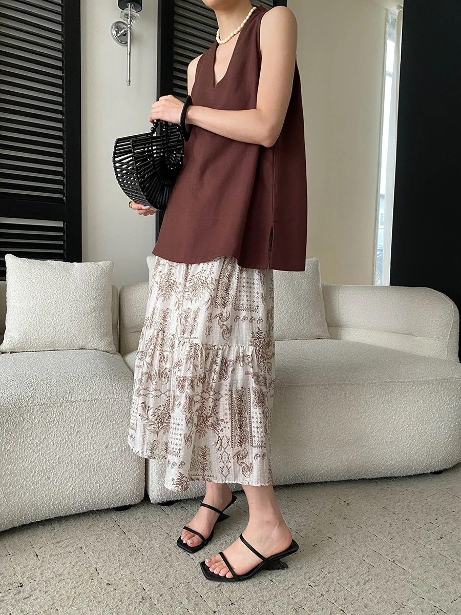 Sommerliche Damen-Weste in unifarbenem Design mit V-Ausschnitt und lockerem Schnitt ohne Ärmel. – Detail 14
