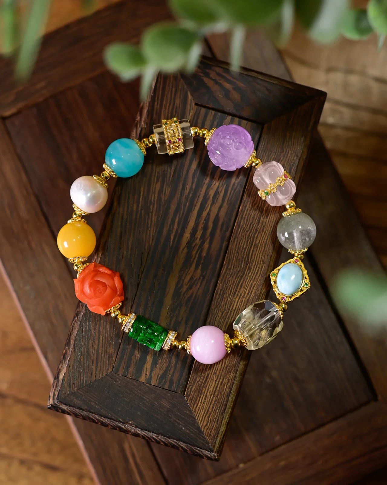 

Браслет с несколькими драгоценными камнями Браслет из натуральных драгоценных камней Южный красный агат Резной цветок пиона Аметист Спиральные бусины А-класса Жадеит