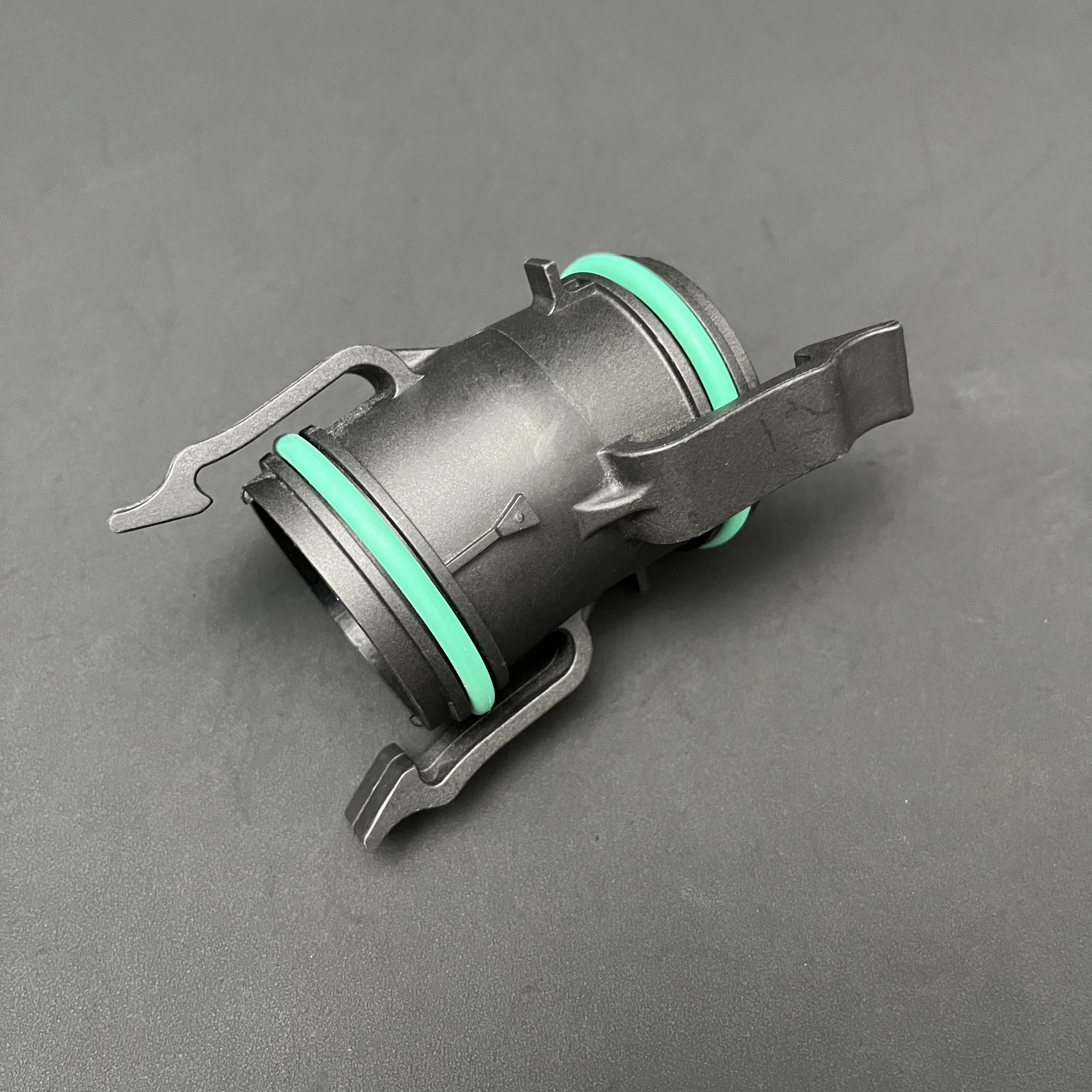 EA211 1.4T Turbocharger Pipe Connector 04E145875A Pressure Pipe Joint For A3 A4 A5 Q2 Q3 Golf Jett Polo Octavia Tiguan Leon