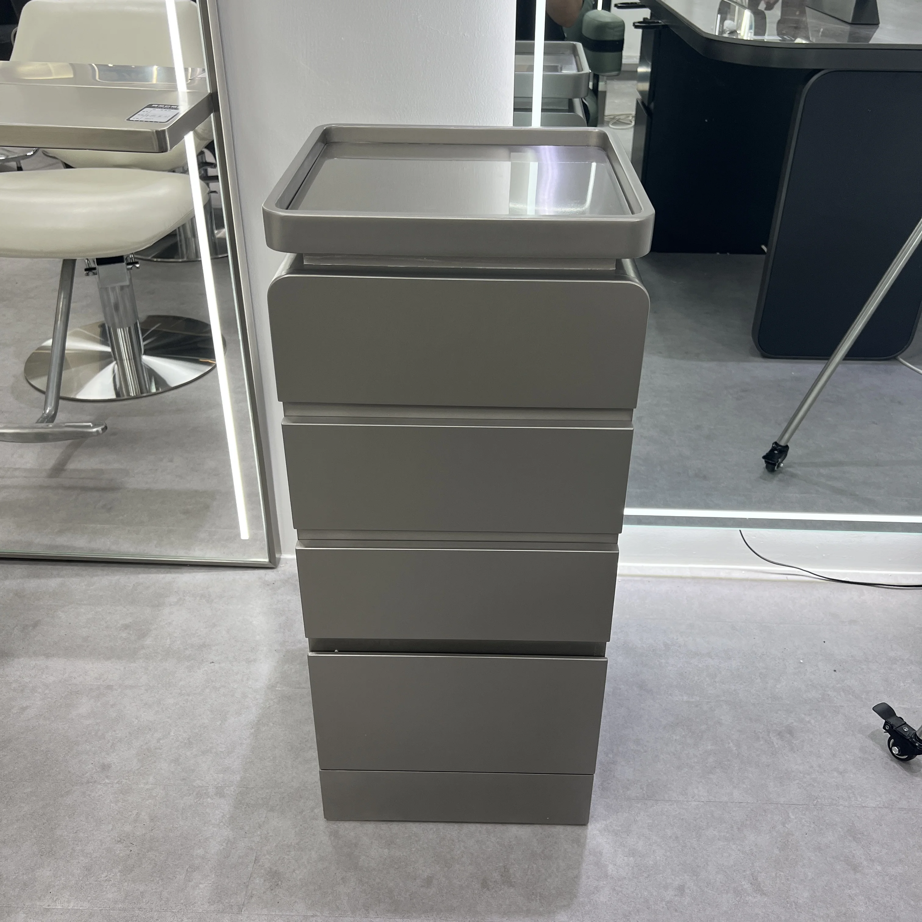 Modern Luxury Professional Hair Salon Equipment Working Trolley 2 Layer Portable And Foldable Saloon Trolley With Wheel