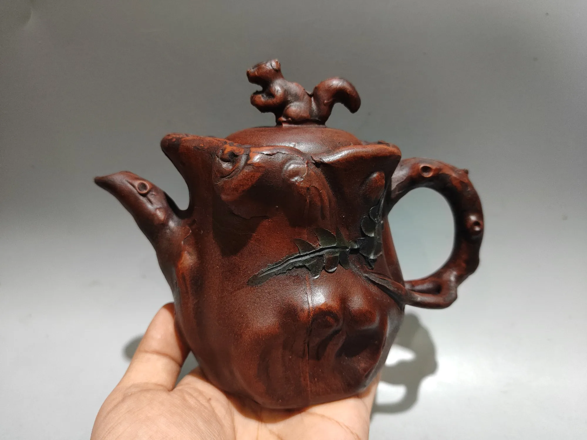 

Collection Yixing Purple Clay Teapot Squirrel statue cover Root shape Tree stump pot kettle Kettle Teapot Amass wealth Ornaments