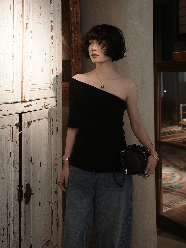 

Asymmetric Cut Irregular Design Women's T-irt Small Quanti Premium Sle Pure Color Slim Fit ort Sve One oulder