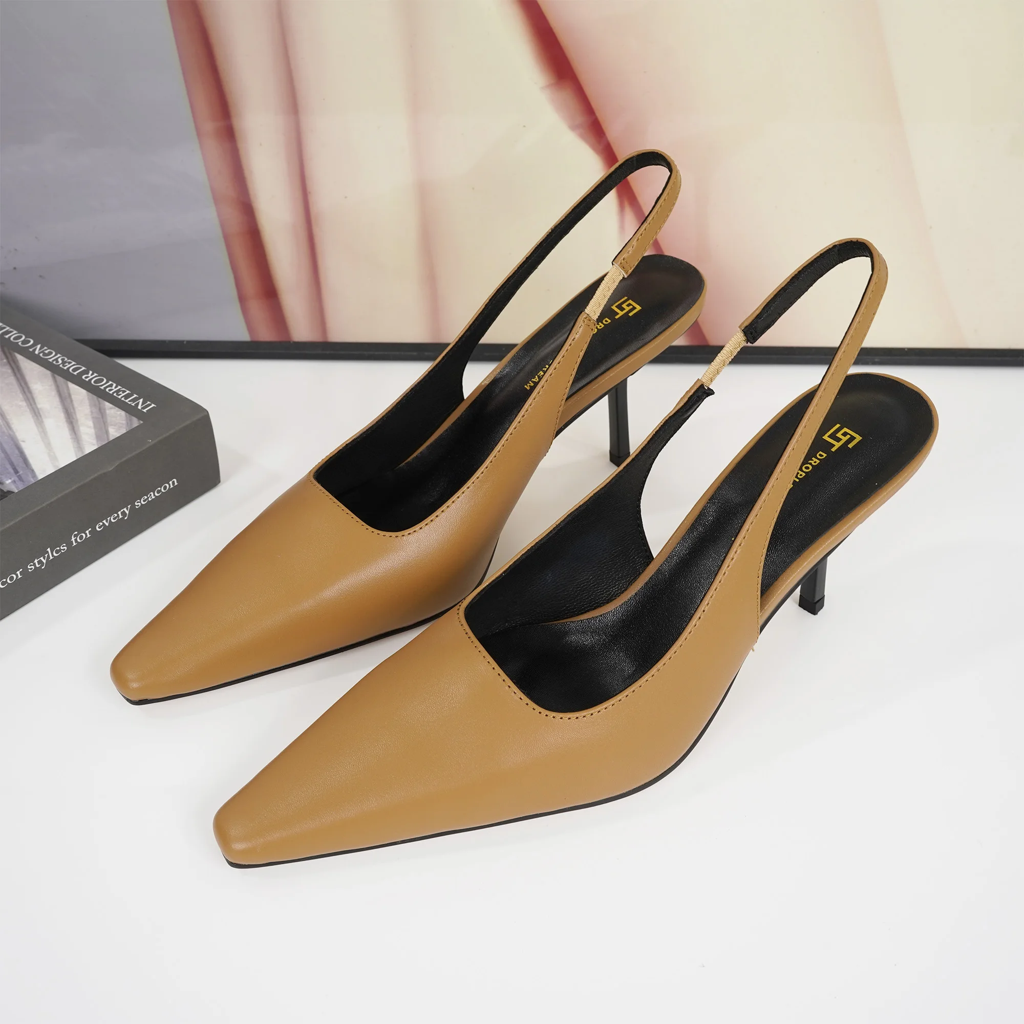 2026 Sommer Neue Damen Elegante Büro- und Party-Sandalen aus Rindsleder mit spitzer Zehenpartie, Metallschnalle und hohem Absatz, einfarbig, Größen 35-44