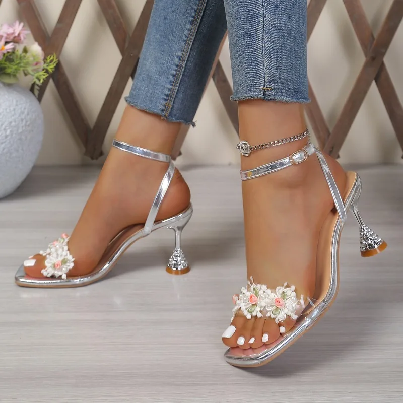 

Туфли на высоком каблуке Niche 2026: Новые летние женские босоножки с камнями и открытым носком, популярные у интернет-знаменитостей