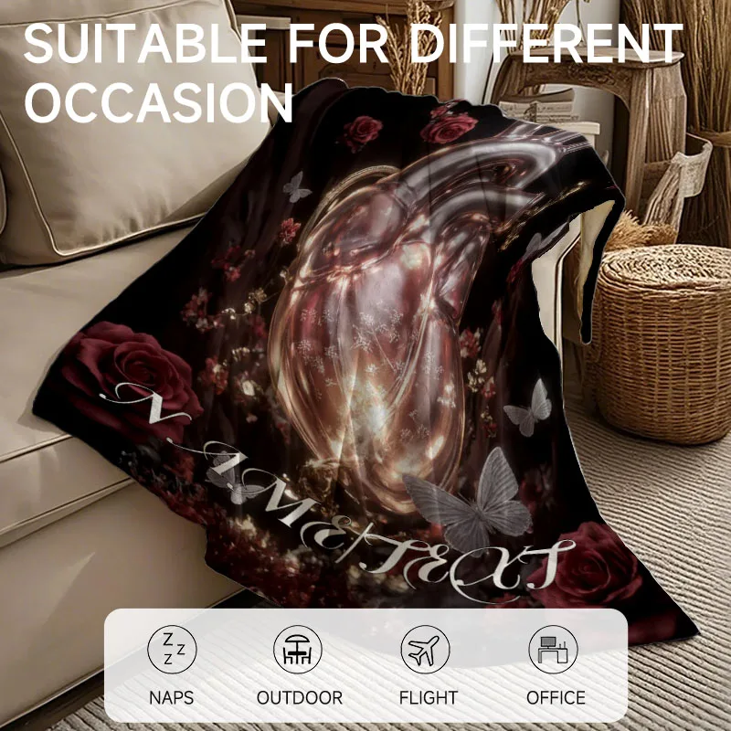 Customized Gothic-style flannel blankets with heart patterns, suitable for all seasons, rooms, living rooms and offices