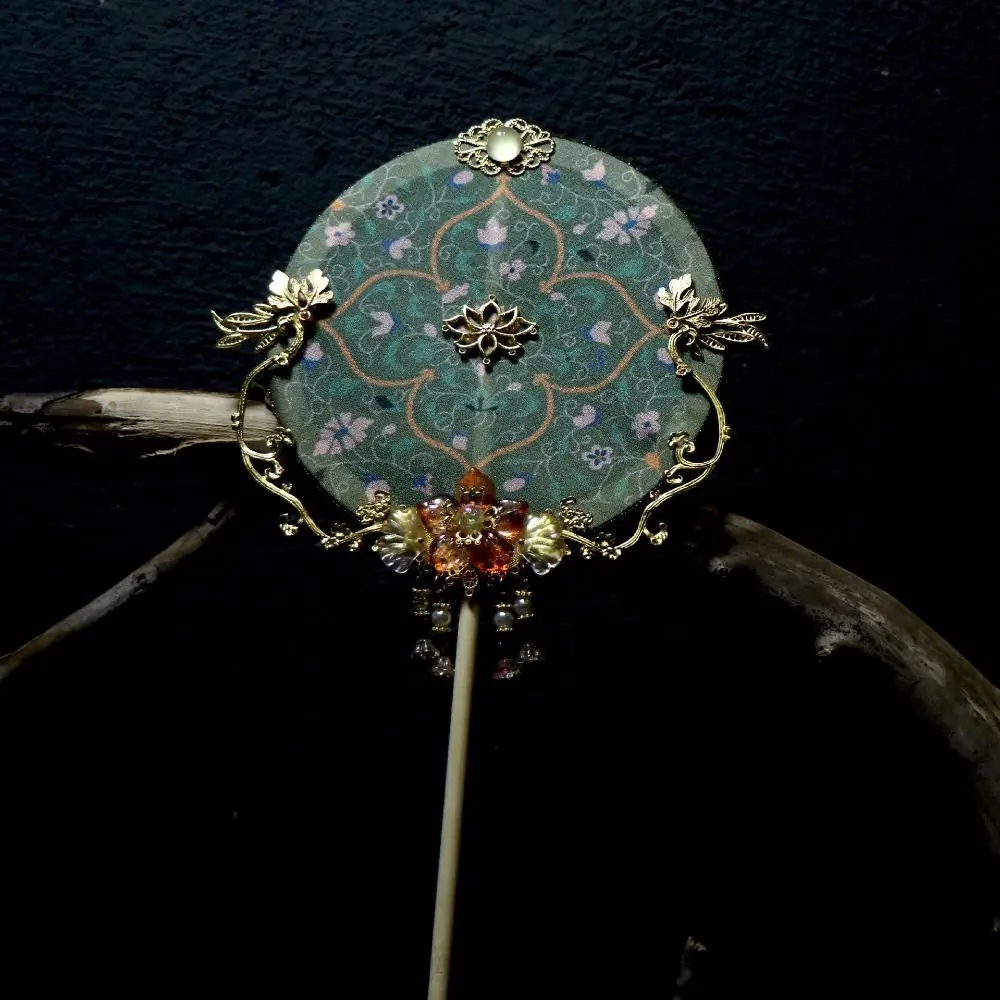 Dunhuang Chinese Style Chinese Embroidery Fan with Pendant Handheld Bridal Group Fan Ancient Tassels Silk Fan Wedding