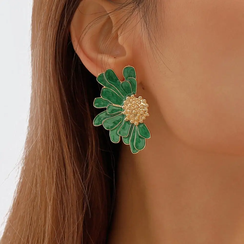 Fashion Jewelry Stud Earrings Golden Stamens Elegant Temperament Vintage Nonallergic Oil-dripping Flower Women Earrings