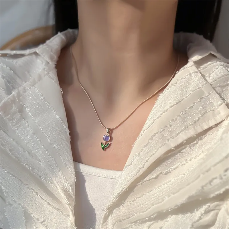 Vintage elegante Emaille-Halskette mit Tulpenblüten-Anhänger für Damen, modische Accessoires für junge Persönlichkeiten, Schlüsselbeinkette, Choker. – Detail 9