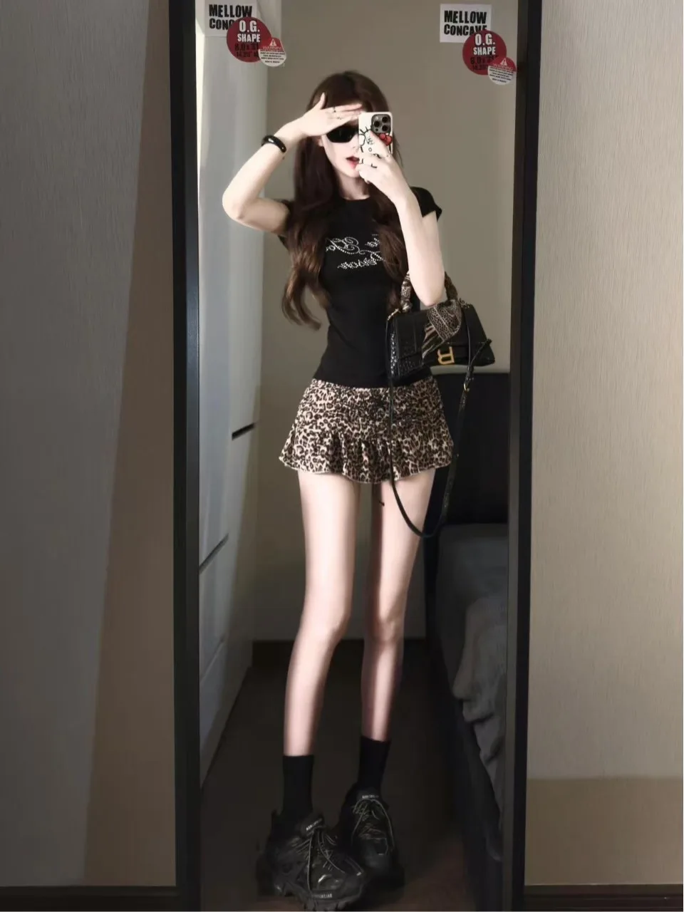 

Sweet And Spicy Sle Women's ort Sve T-irt Set with Leopard Print Skirt High Waist Slimming Top And Diamond Embroidery