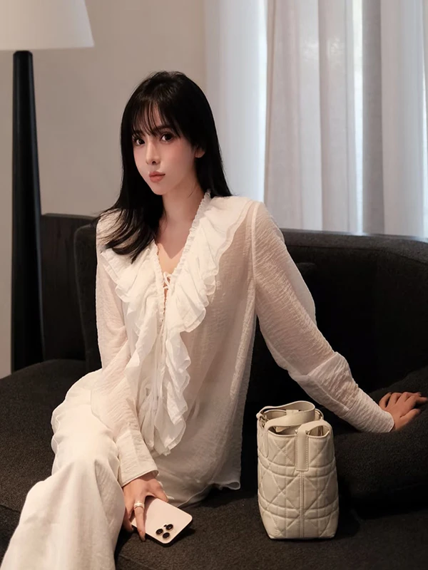 

Женская блузка из полиэфирного волокна с V-образным вырезом, плиссированной текстурой и кружевной отделкой, французский стиль, длинный рукав