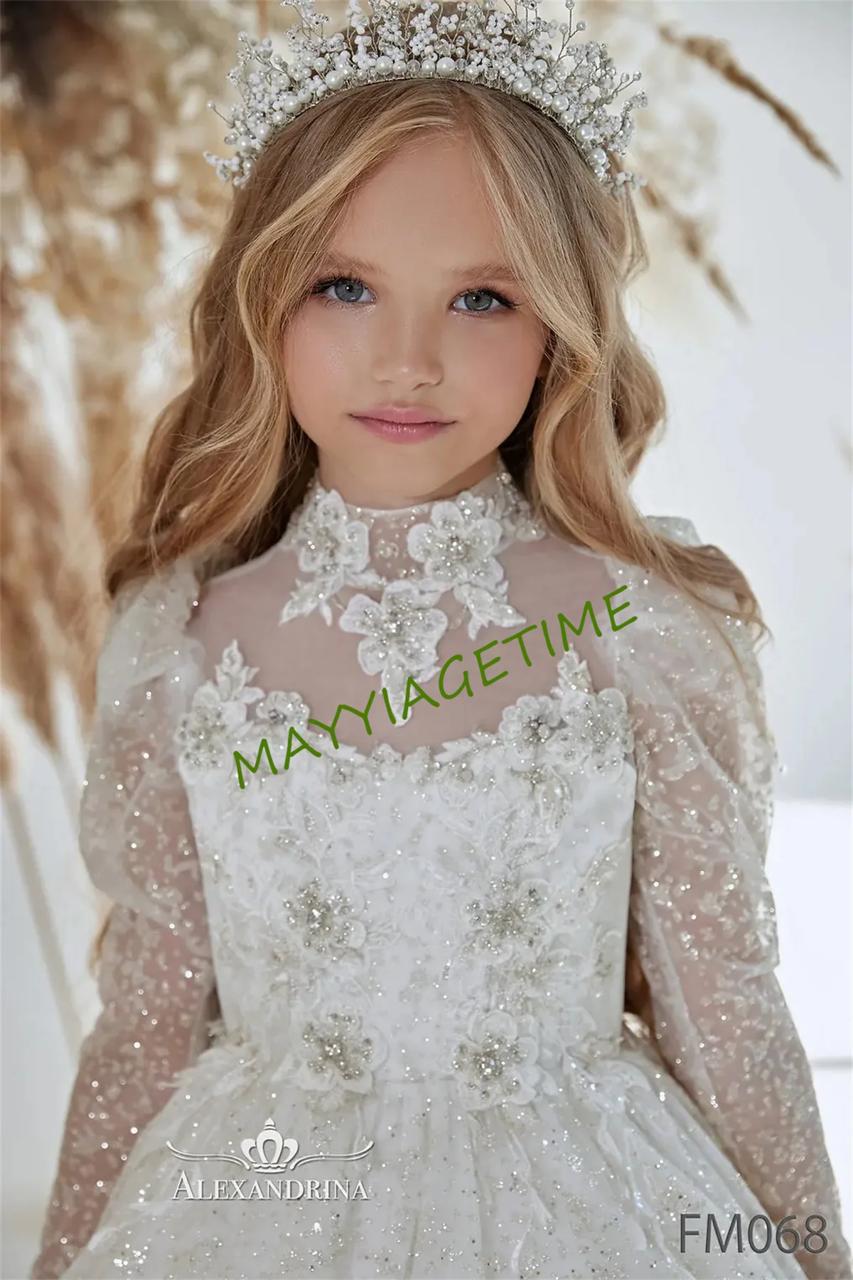 

White Bohemia Princess Girl Dress with Flowers Belt Lace Embroidery on the Bodice A-Line Gown Wedding Minibridesmaid