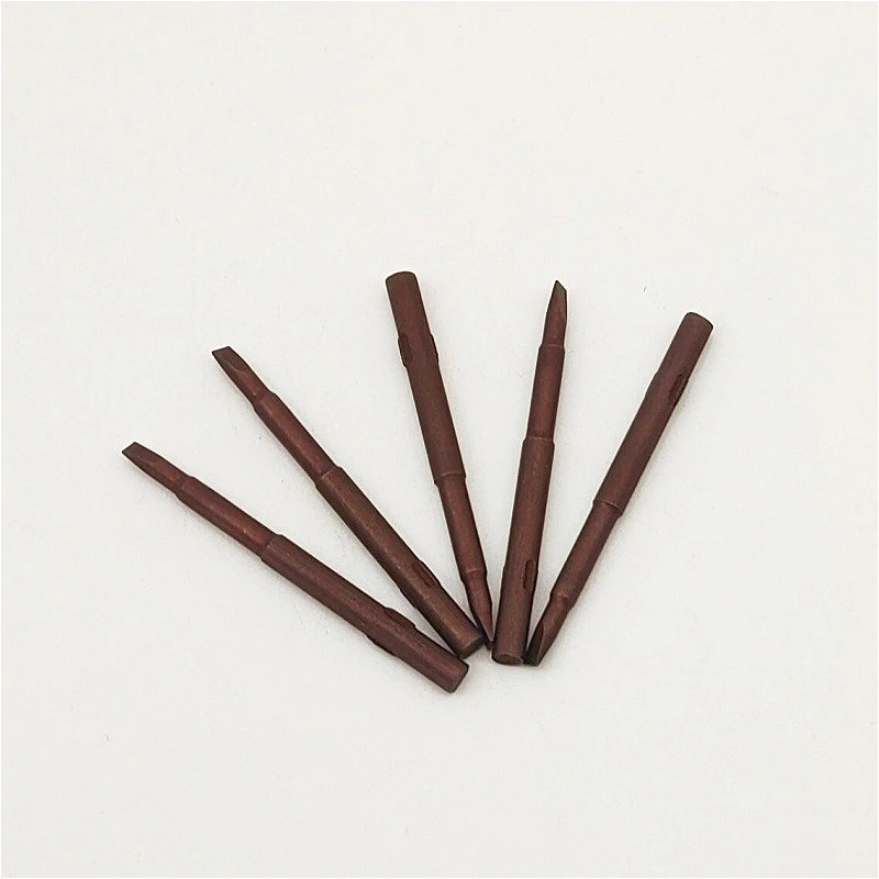 تتضمن لقم فولاذية بديلة لمفك البراغي متعدد المقاسات أنواع فيليبس/توركس/السداسية