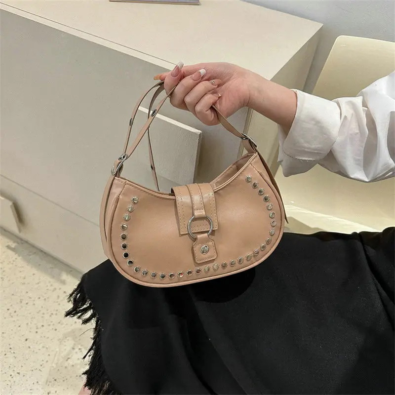 

Модная нишевая брендовая сумка через плечо, дизайнерская Высококачественная Черная коричневая Ретро сумка из искусственной кожи на молнии с заклепками, сумка для подмышек для женщин