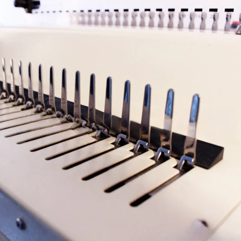 Full comb type rubber ring punching machine 34 hole clamp binding machine rubber ring binding machine