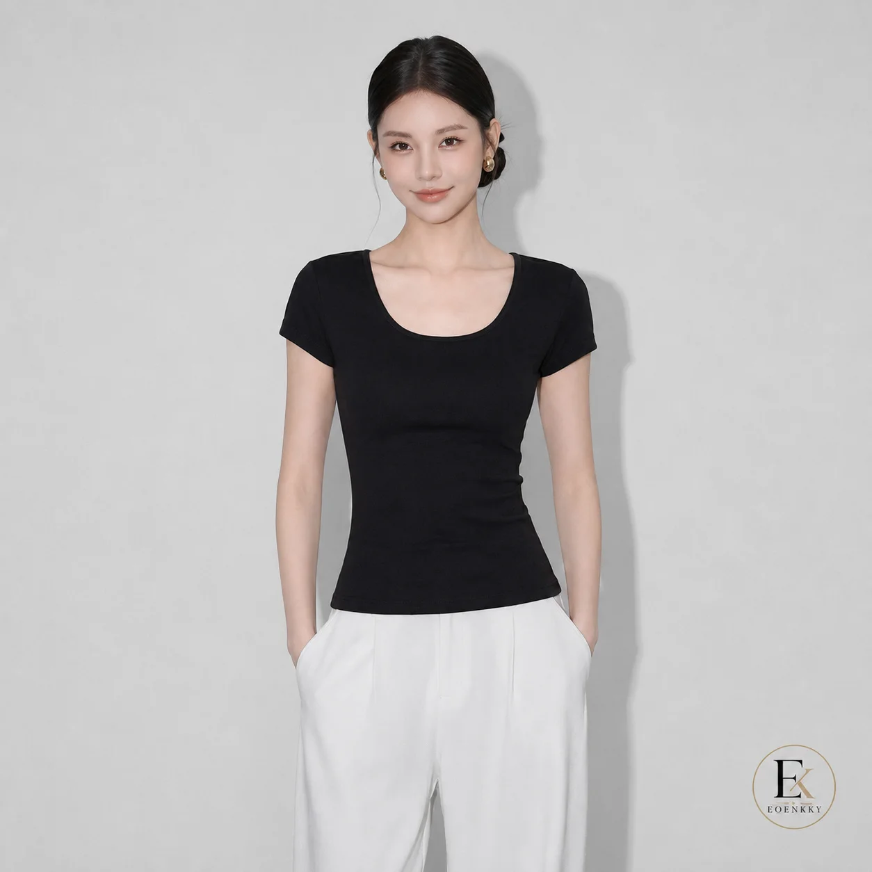 EOENKKY Women Open Back T Shirt Short Sleeve Fitted Tee Round Neck Modal Blend Slim Fit Summer Top Black White