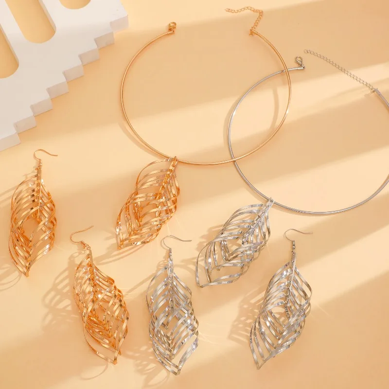 أقراط أوروبية وأمريكية بسيطة ذات مزاج زاوي كلاسيكي مع حلق هندسي محيطي مزدوج الطبقات للنساء