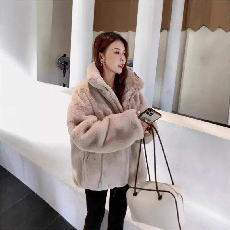 معطف فرو صناعي سميك ودافئ بياقة واقفة مع مزيج من الصوف