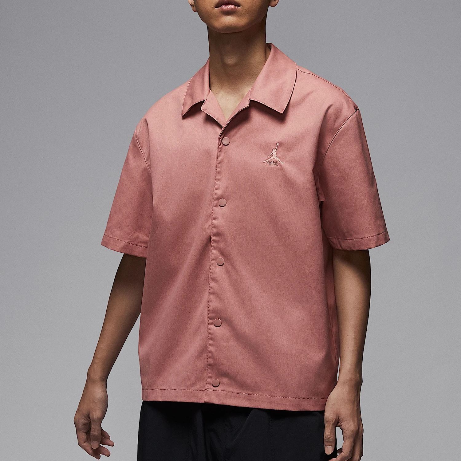 

Оригинальная мужская классическая рубашка свободного кроя с коротким рукавом Nike Jordan FN4626-685