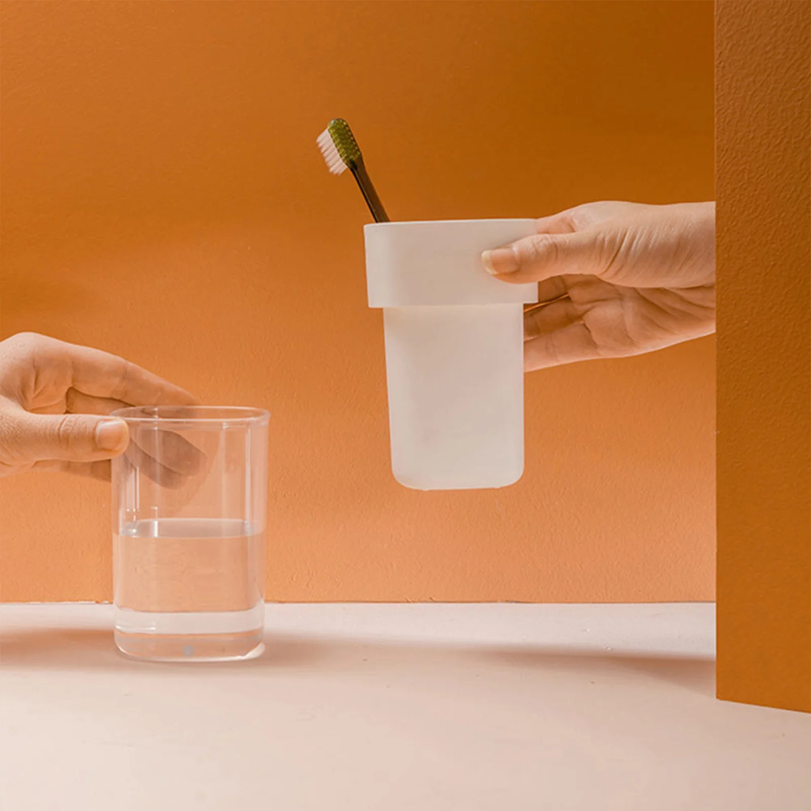 

1pc Toothbrush Storage Box Durable Plastic Portable Wash Cup Travel Toothbrush Case Small Size Dustproof Gargle Cup For Home