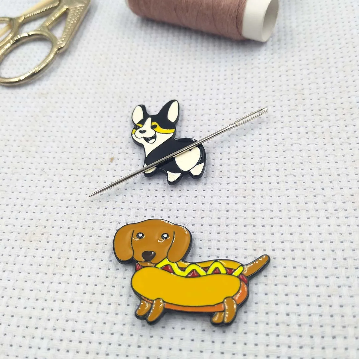 Magnetic Needle Minders Sewing Magnet, Cute Hot Dog Needle Keeper for Cross Stitch, Needle Nanny Embroidery Needlework Supplies