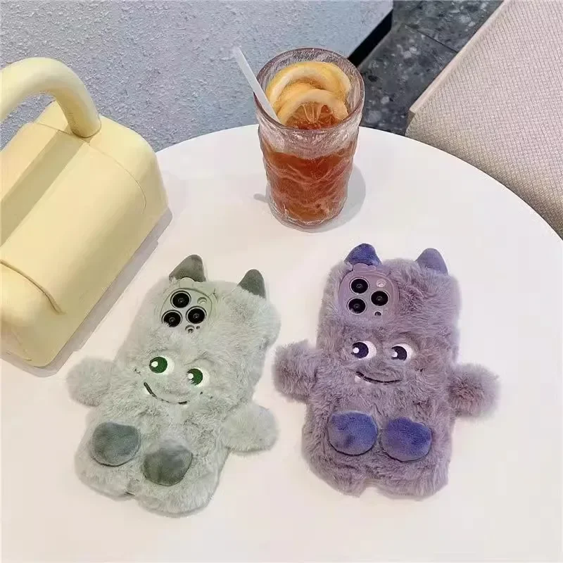 جراب هاتف قطيفة وحش صغير مضحك ، غطاء هاتف قطيفة دافئ ، شعر لطيف وطويل ، سهل الاستخدام ، آيفون 14 ، 15 ، 16 برو ماكس ، 11 ، 12 ، 13 برو ماكس