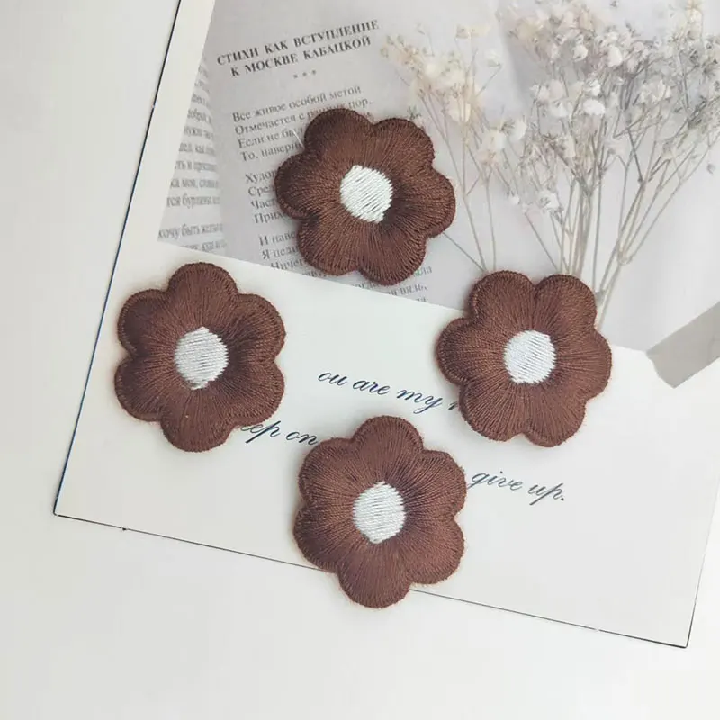 20 Stück Modische Sechsblüten-Blumen-Stickapplikationen für Kleidung, Haarspangen, Taschen und Hutdekorationen – Detail 4