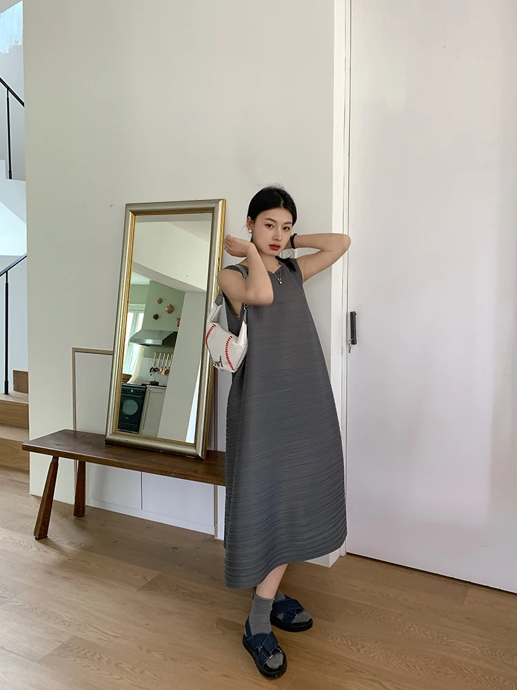 Miyake Plissierte Damenkleider Lose Übergröße Hochwertige Eleganz Ärmellos Mittellanger Rock Frühling 2025 Neu – Detail 30