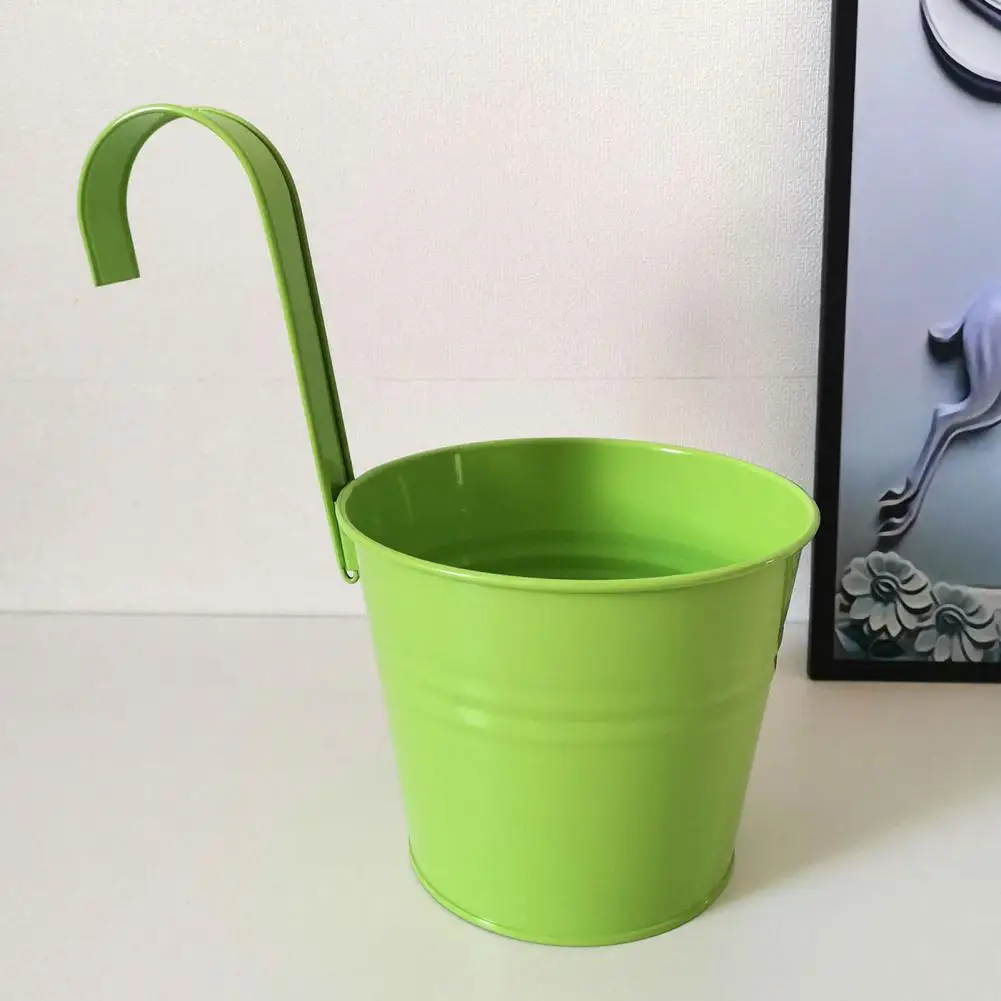 Iron Bucket-shaped Flower Pot Decorative Garden Bucket Hanger Basket Wall Hanging Planter Metal Flower Pot with Removable Hook