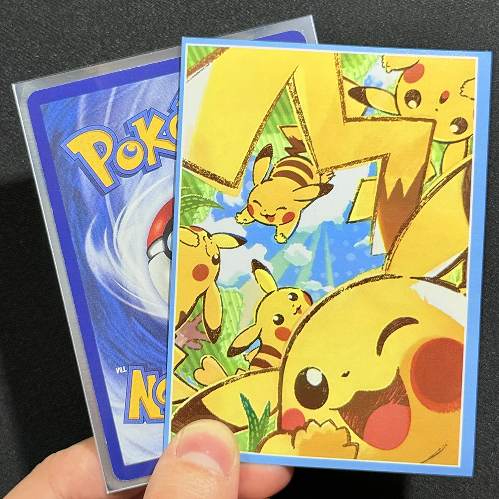 60 uds 66x91mm cubierta Pikacu para TCG/PKM tarjetas coleccionables juegos de mesa lindo Anime fundas para tarjetas exteriores juguetes para niños protectores de regalos