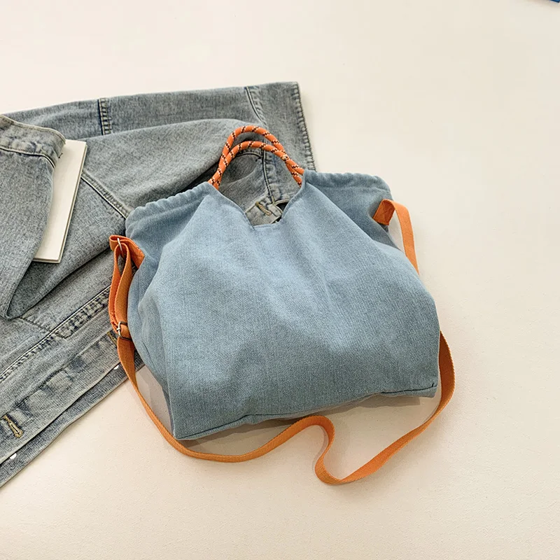 Classic denim material large capacity shoulder bag, color pattern casual fashion classic, suitable for all types of women