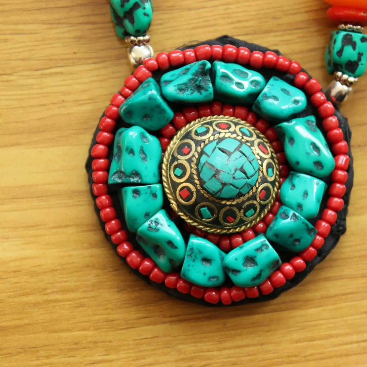 Nk236 Ethnic Tibetan Turquoises Colorful Bone Beads 65mm Round Pendant Necklace For Women