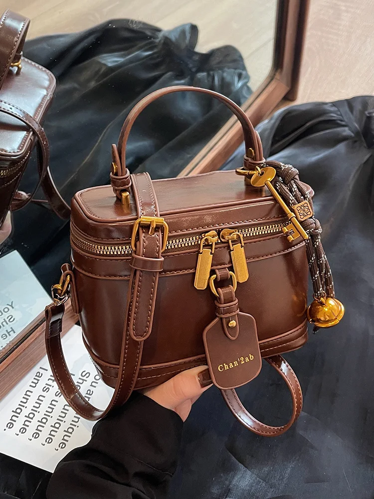 Luxury Burgundy Crossbody Bag 2025 New Women\'s Double Zipper Letter Design Underarm Bags Elegant High End Ladies Handbag Trend
