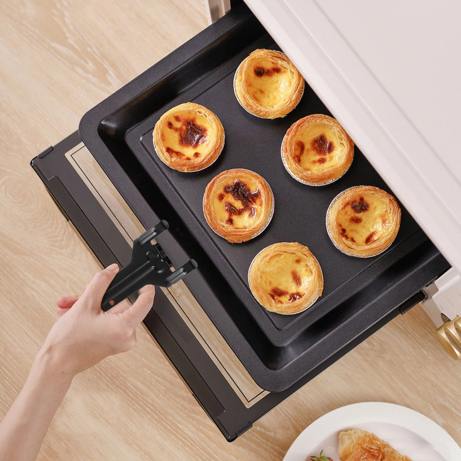 

Oven Tray Gripper Clip Long Handle Heat Resistant Non-Slip Kitchen Baking Tray Extractor Hot Plate Gripper