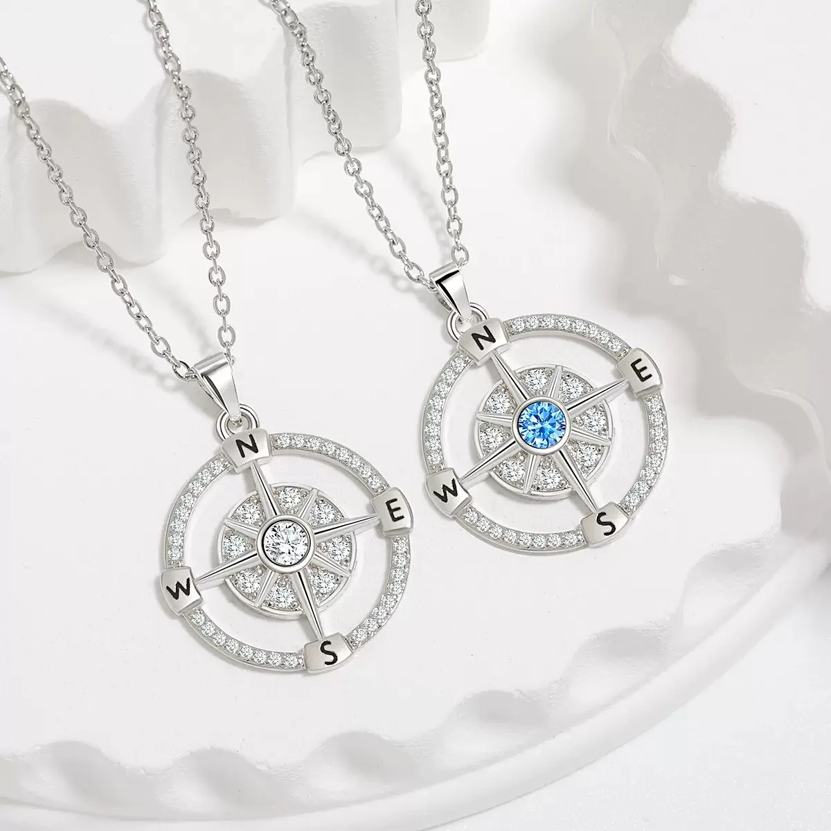 

Hot sale hip-hop simple necklace European and American Internet celebrities high-end star mangs hollow compass necklace