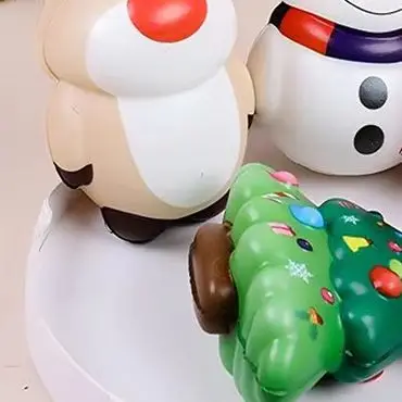 4개 귀여운 만화 스타일 스트레스 해소 장난감 크리스마스 트리 산타클로스 엘크 눈사람 - 계절별 선물