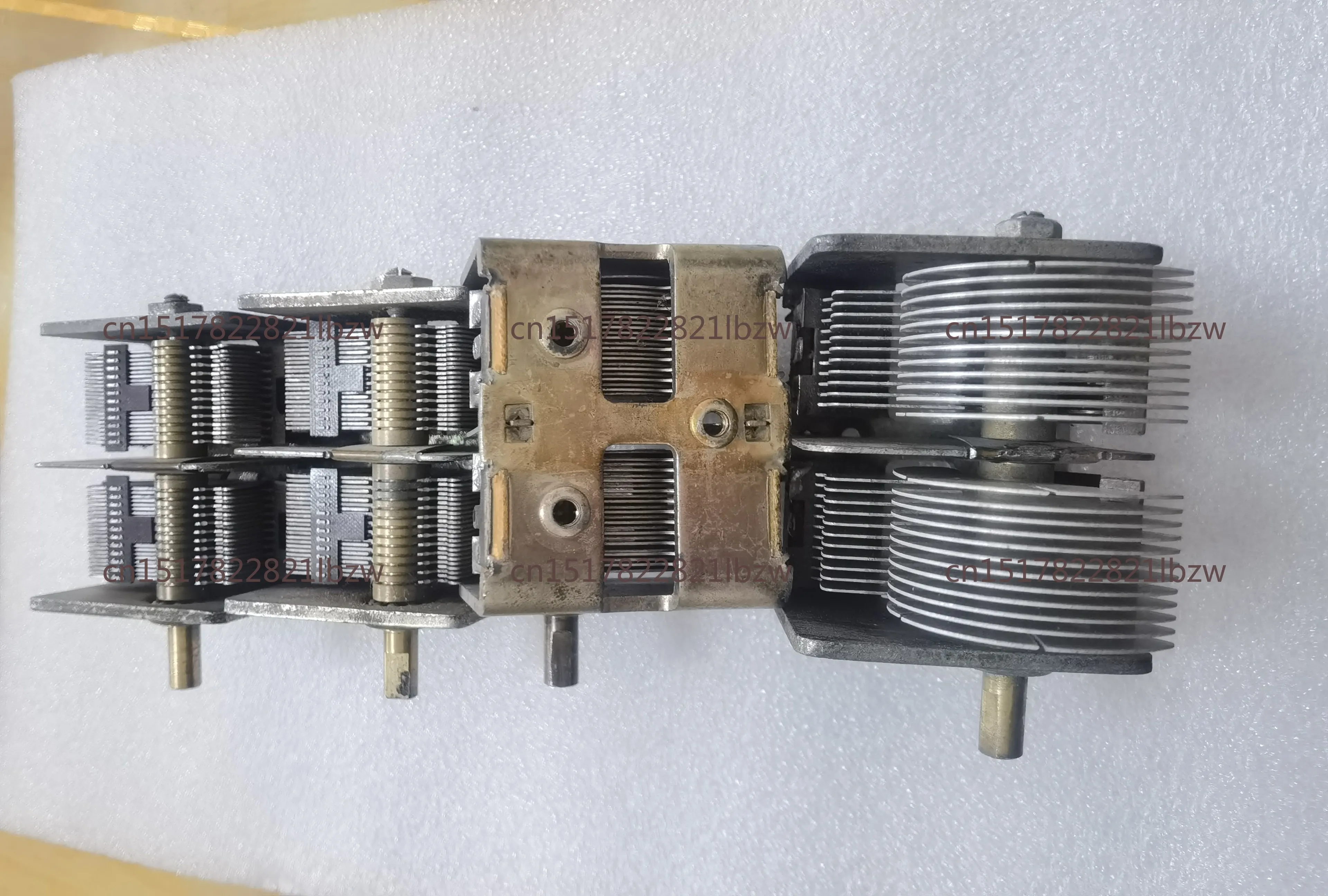 Air variable capacitor: differential capacitance double connection 290P/250P