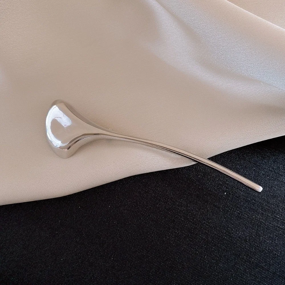 الصدار زخرفة الجنكة ليف بروش النمط الفرنسي أنيقة طويلة ورقة دبوس فاخر الذهب معدن لامع بروش المرأة