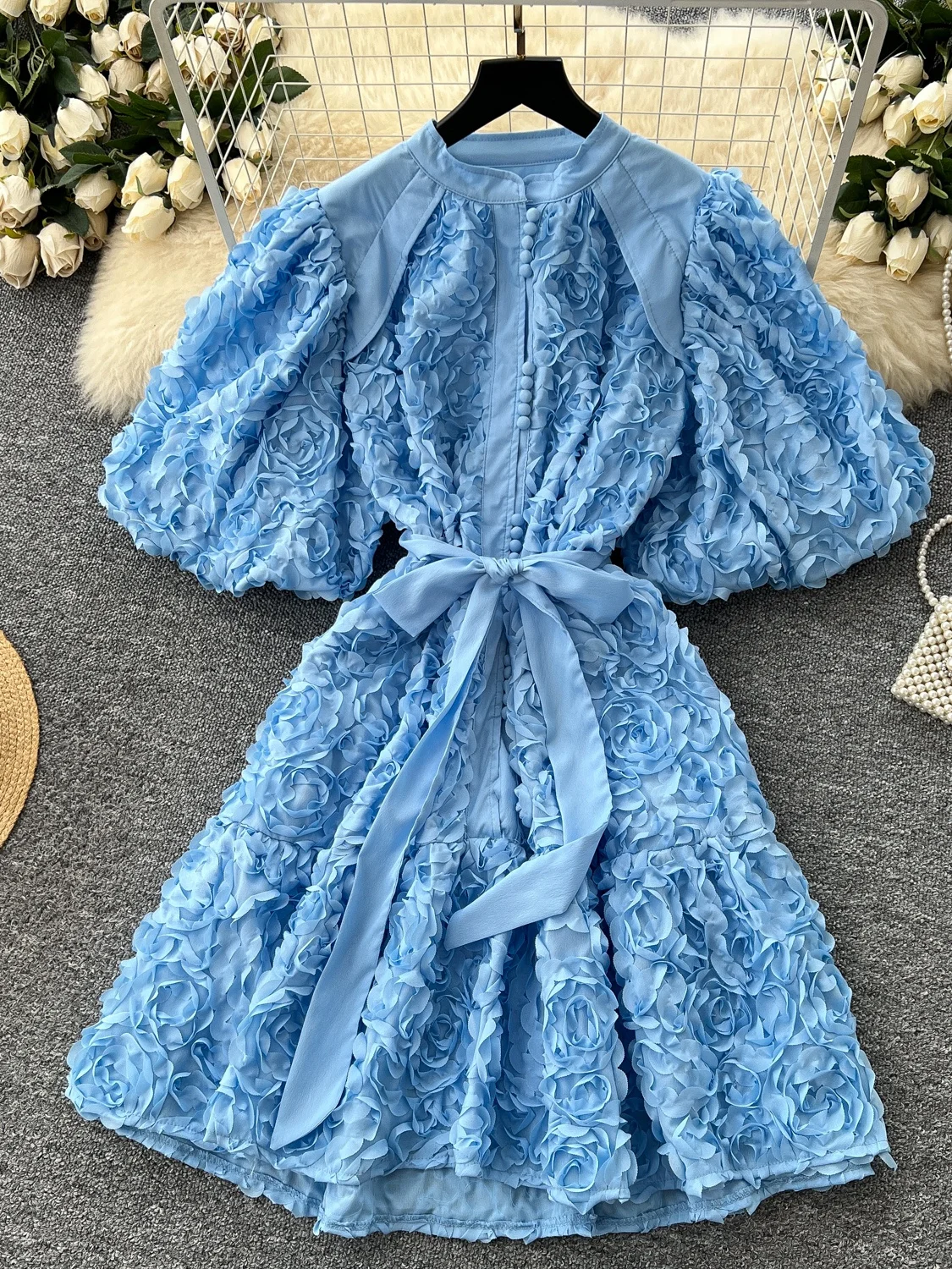 เดรสทรงเอเอวสูงสำหรับผู้หญิง กระดุมเดี่ยว แขนทรงกระบอก ปักลายดอกไม้ 3 มิติ ผูกเอว สไตล์เกาหลี สำหรับฤดูร้อน