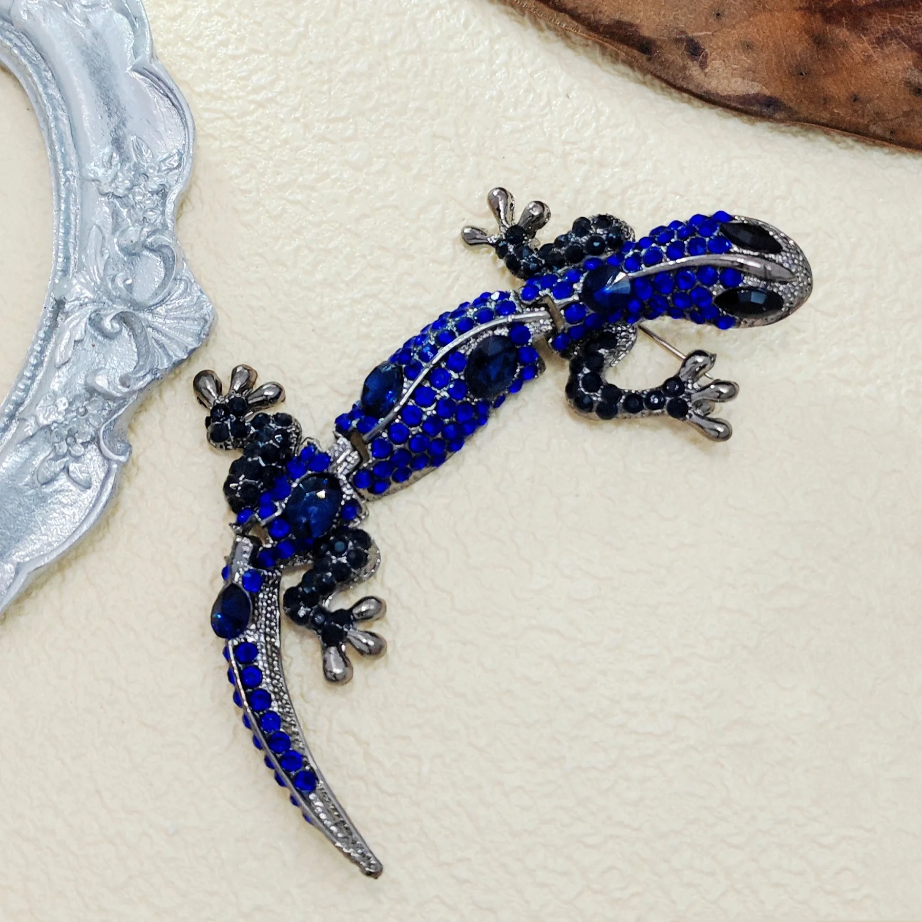 Sparkling Vintage Blue Rhinestone Lizard Brooch Statement Gecko Salamander Jewelry