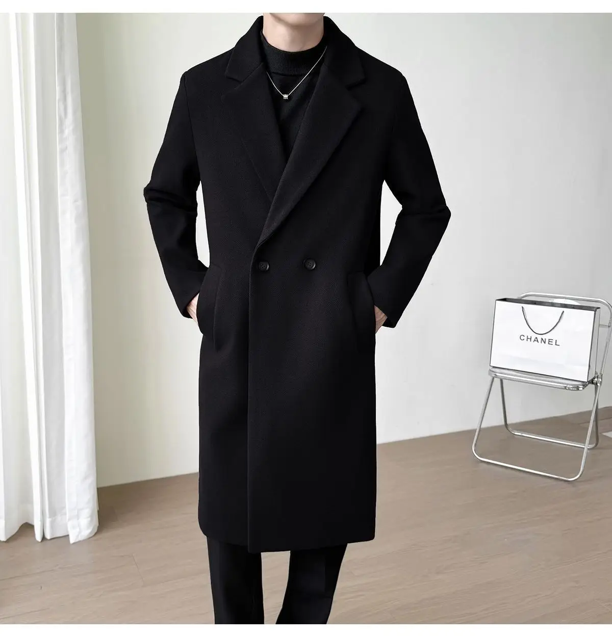 

Мужское пальто из шерстяной смеси с застежкой на пуговицах, кнопках и фиксаторах-зажимах