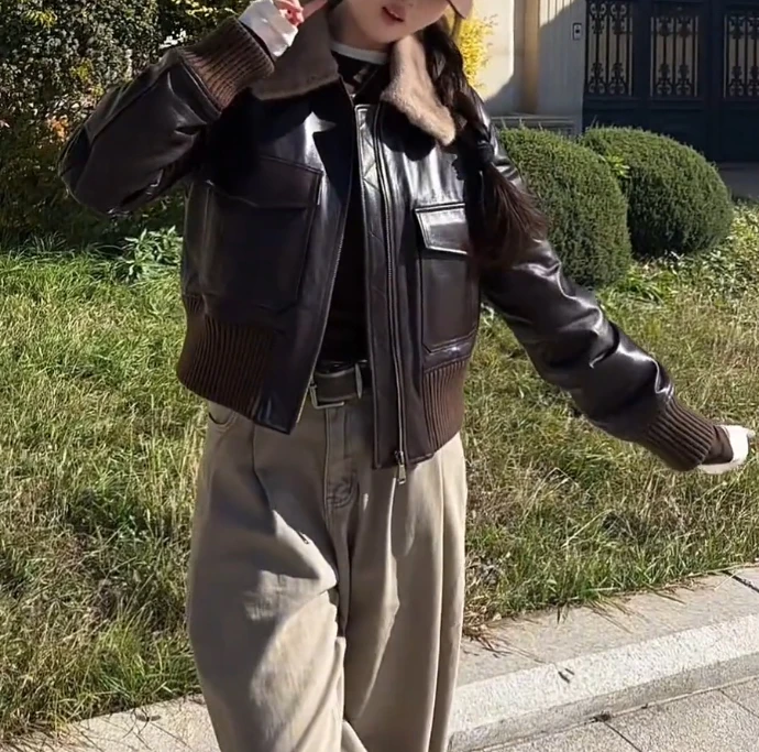 クールな女性用レザージャケット、シープスキン、ルーズダウンコート、ファー襟、スリムフィット、冬の新作、n Fur製