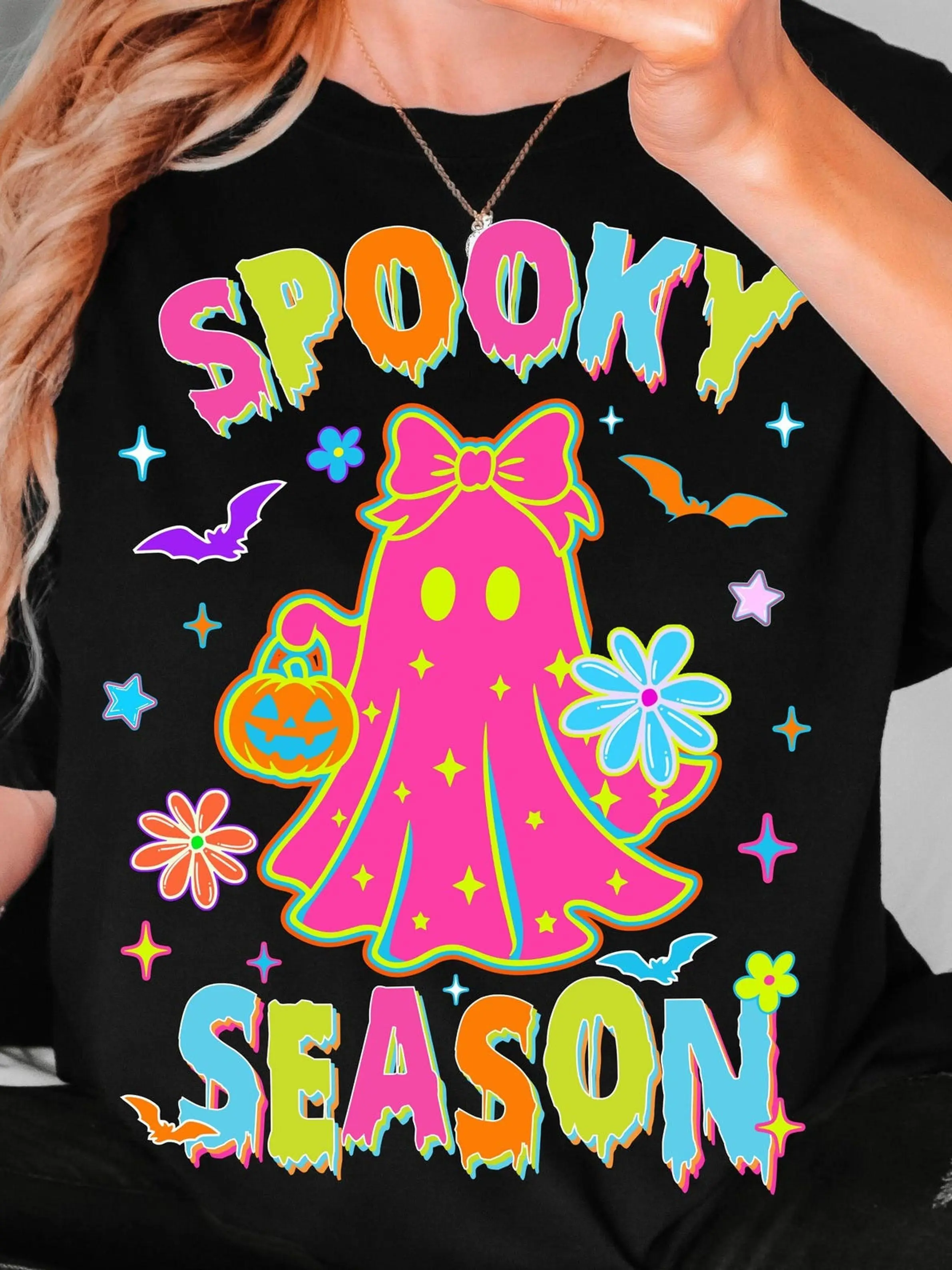 

Women's Halloween T-Shirt Cute Spooky Season Graphic Tee with Ghosts Bats Pumpkins Soft Breathable Shirt for Halloween Party