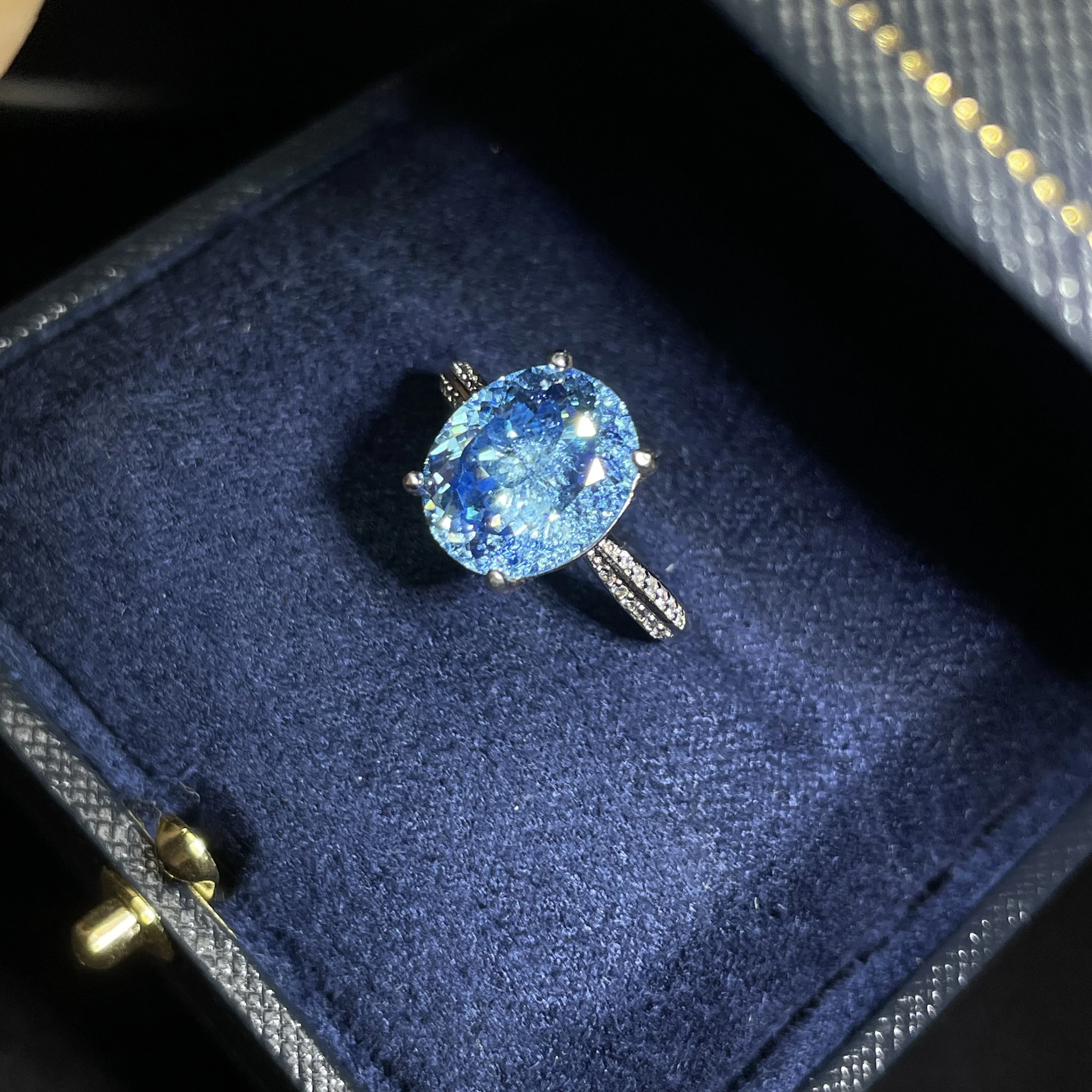 Collectible natural sapphire ring with elliptical shape, pure silver embellishment, suitable as a gift for ladies