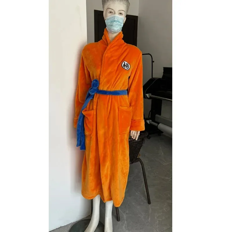 أزياء أنيمي جديدة لعام 2025 رداء دافئ بقلنسوة من الفلانيل للنساء والرجال بأكمام طويلة رداء حمام للهالوين ملابس نوم N ☆ ☆ ☆ أأ