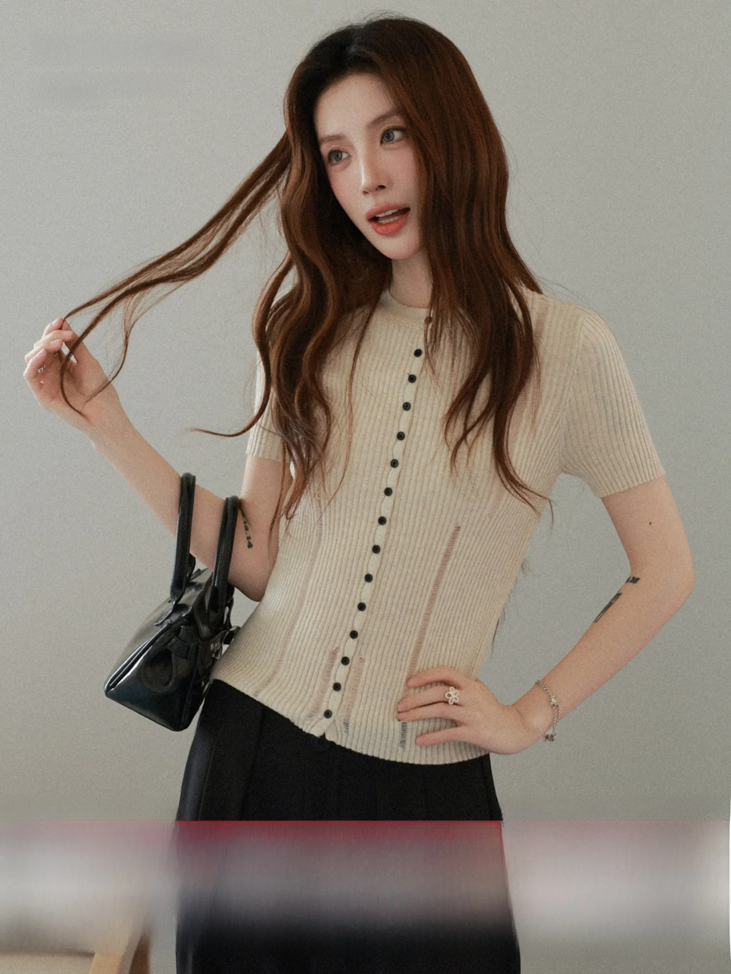 

High Yanzi Korean Style Slim Fit Knitted Top Women's Spring Summer Texture Versatile Single Button Design Breathable Short Sl...