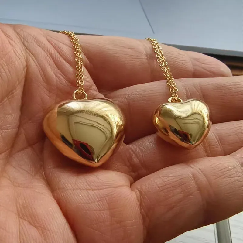 1 pieces of 3D golden heart pendant necklace beautiful female jewelry copper material winter new product