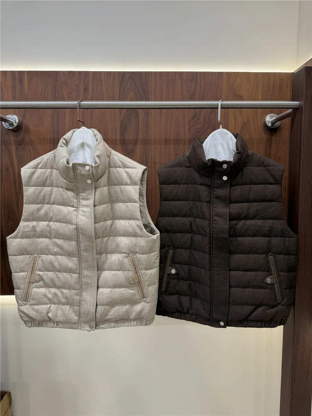 2026 New Winter Solid Embroidery Chic White Duck Down Warm Vest Coat Women Stand Collar Zipper Sleeveless Casual Jacket