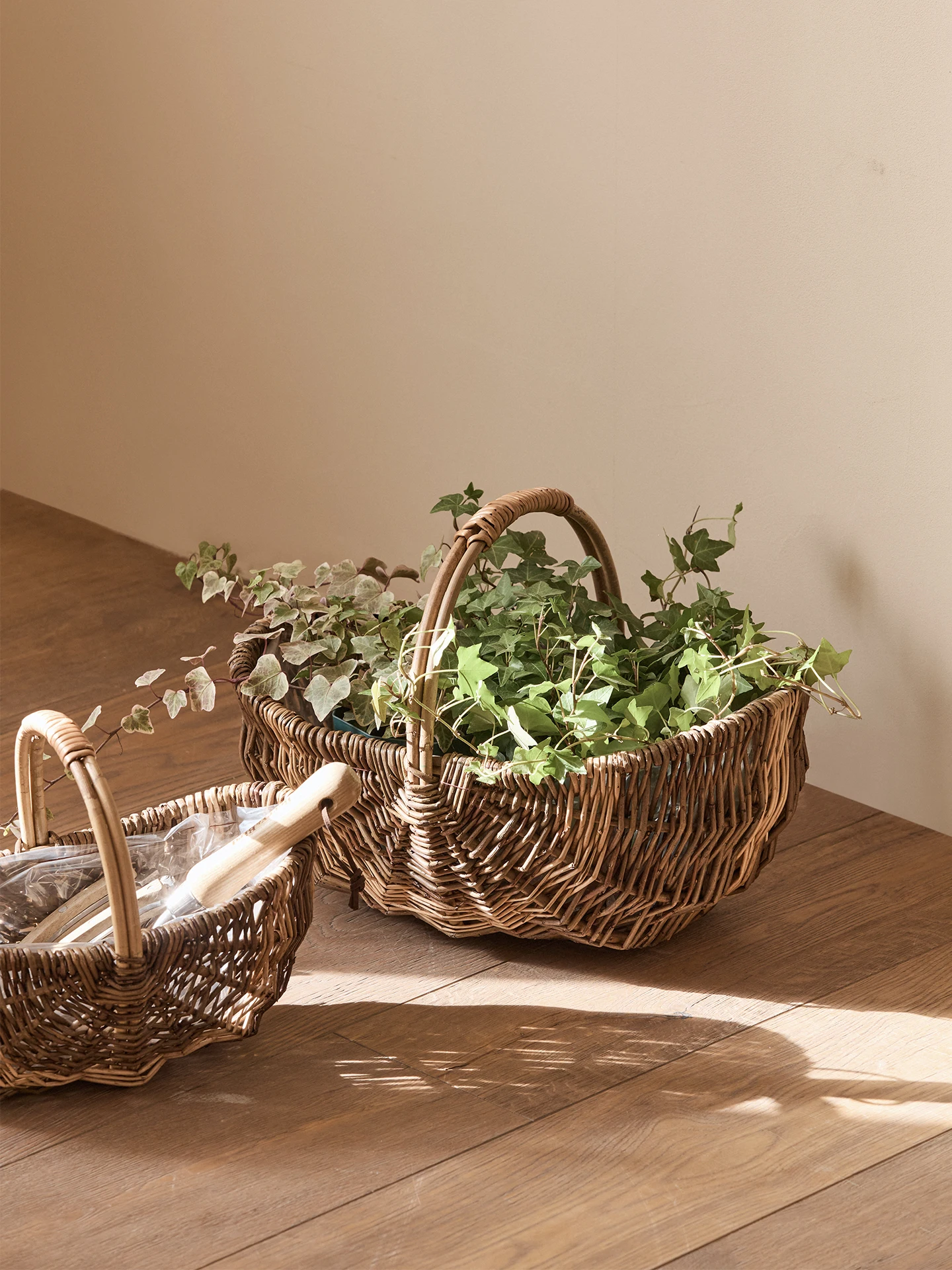 

Плетеная вручную корзина из ивового ротанга для цветов, подвесная настенная декоративная ваза для суккулентов с бамбуковыми вставками