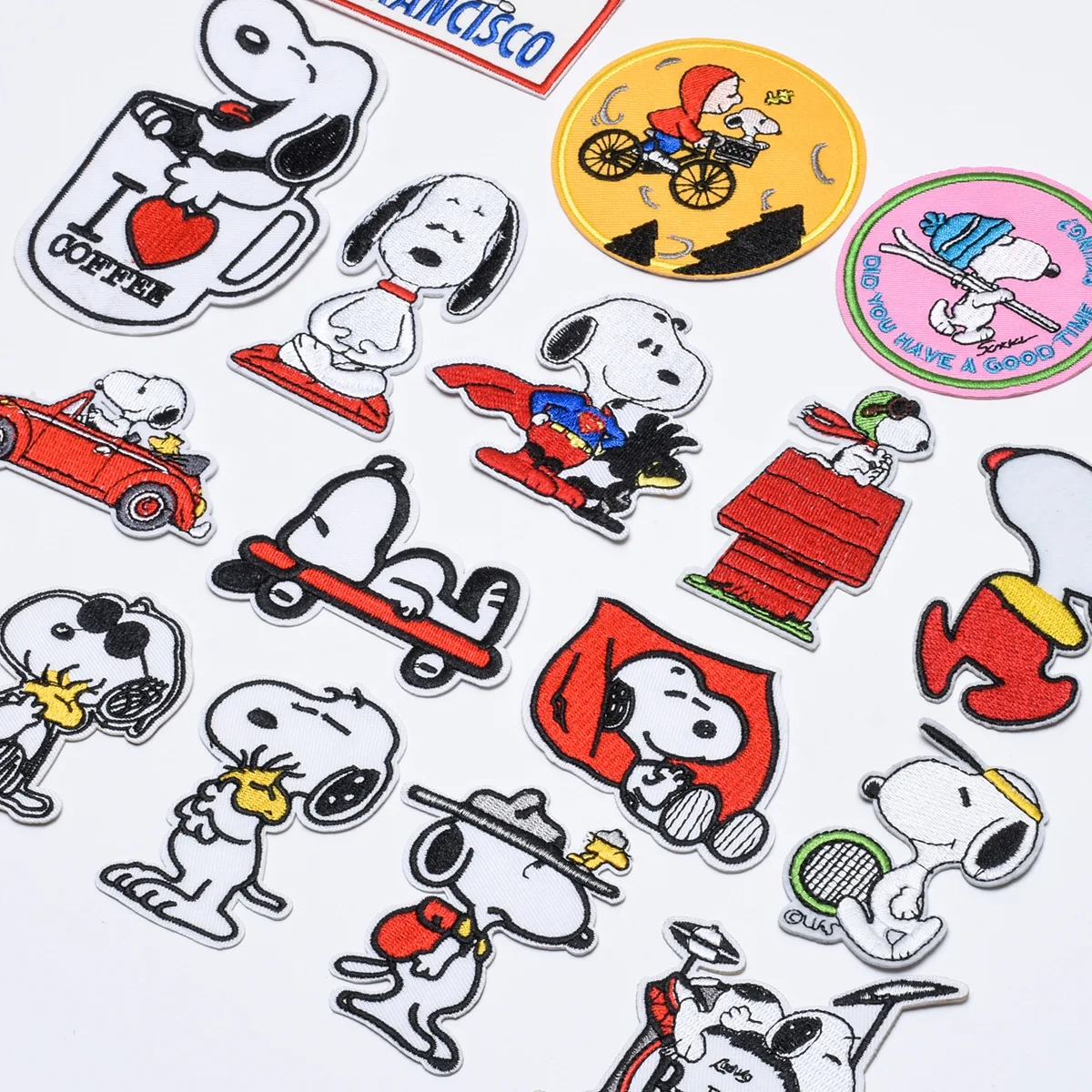 Snoopy ricamo Patch Kawaii cane Anime figura su vestiti adesivi per giacca Cartoon Decor pantaloni borsa abbigliamento Patch regalo