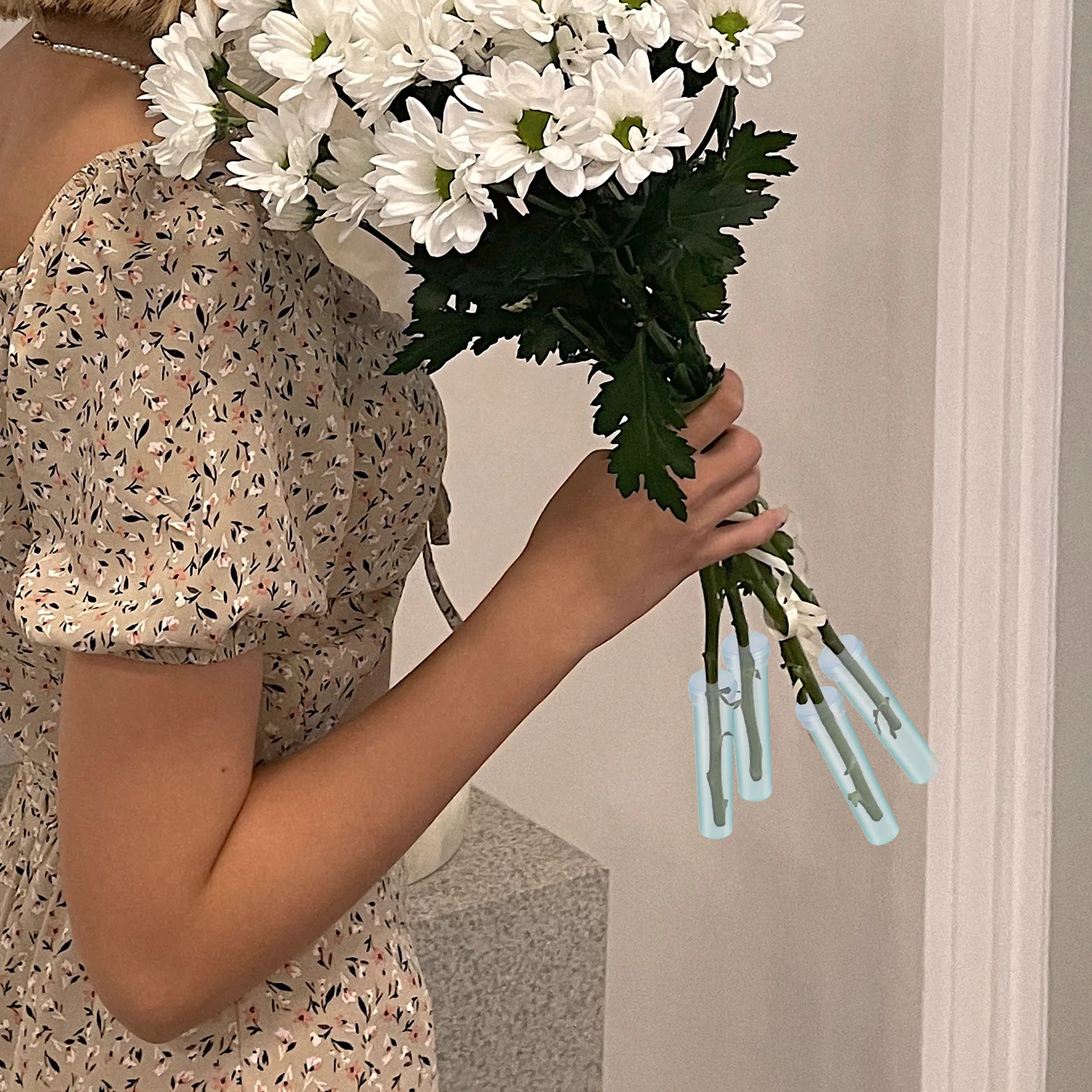 

100Pcs Flower Water Tubes Clear Plastic Reusable Floral Tubes with Silicone Cap for Office Garden Wedding Flower Arrangements